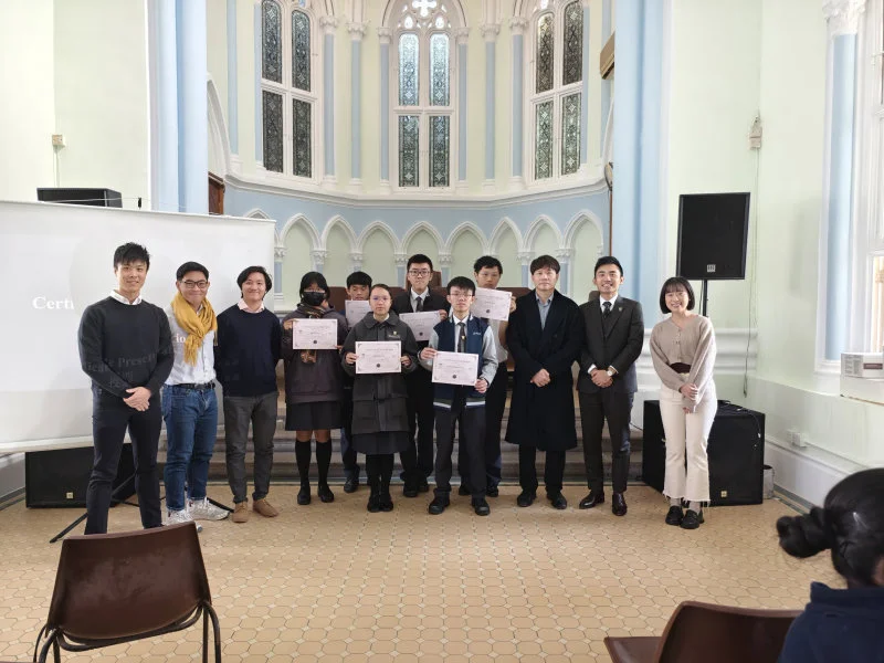 Donald Leung (programme coordinator) presented certificates to mentees and encouraged them to continue their efforts in life exploration. He also expressed gratitude for the active participation of HKU peer mentors.  