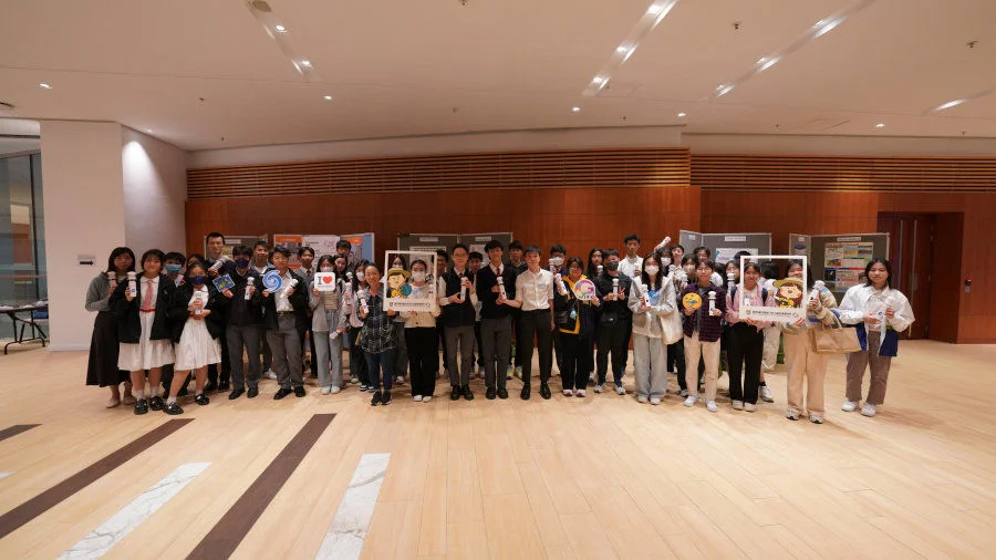 Students from different colleges and universities actively participated in the innovative application works exhibition and poster presentation competition.  