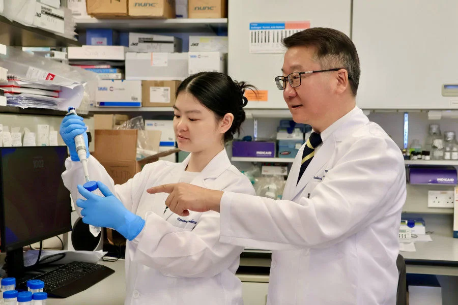 A research team, led by Professor Tu Wenwei (right), has discovered that certain dietary fatty acids can supercharge the human immune system's ability to fight cancer.