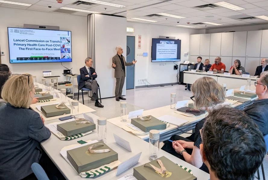 Professor William Wong Chi-wai of HKUMed extended a warm welcome to the Lancet Commissioner during the meeting, emphasising the importance of collaborative efforts in advancing primary health care development.  