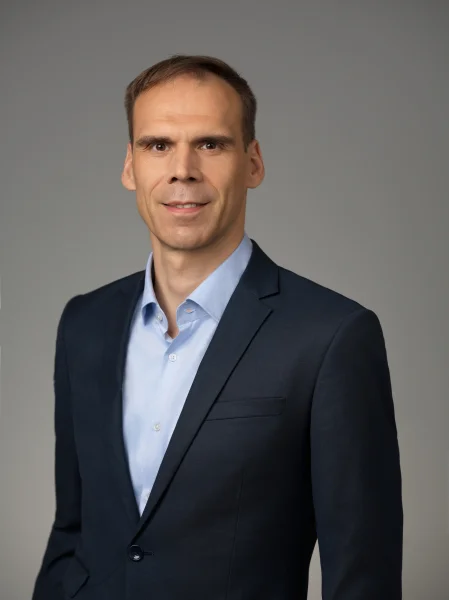 Professor Benjamin Becker