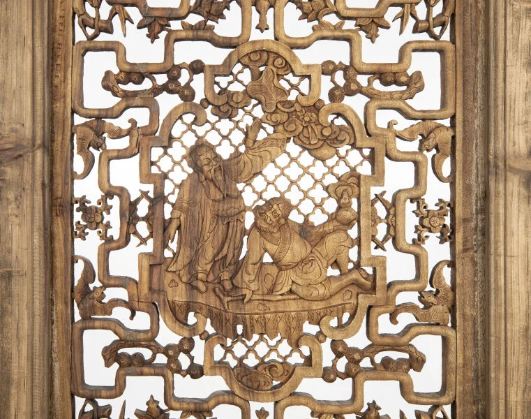 Four Part Folding Screen with Eight Immortals and Animals Late Qing dynasty or early Republican period Carved decorations, wood H 194 x W 43.5 cm HKU.W.2004.1568 a-d  Detail of a folding screen with two of the eight immortals: Chung Li Quan (left) and Li Tie Kuai (right)