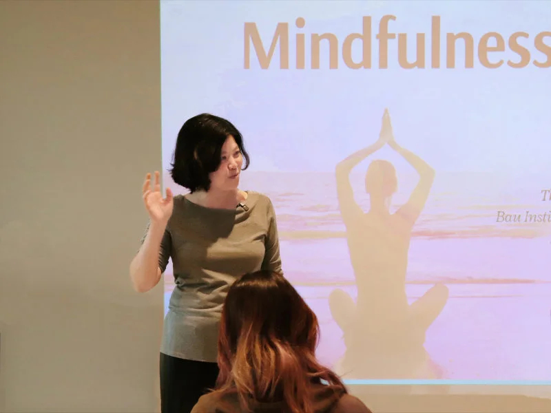 Dr Pauline Luk (LKS Faculty of Medicine, HKU) guiding participants through mindfulness exercise
