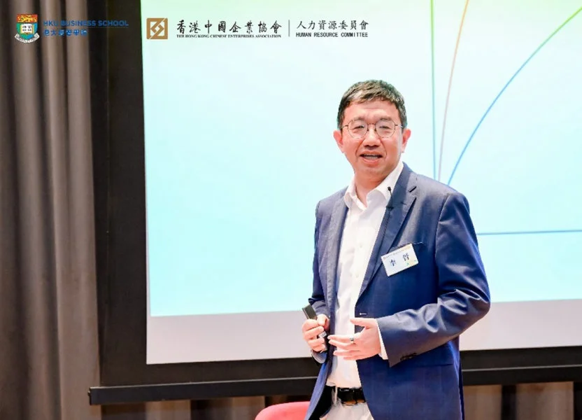Professor Jin LI, Area Head of Management and Strategy of HKU Business School, presents a keynote speech.
