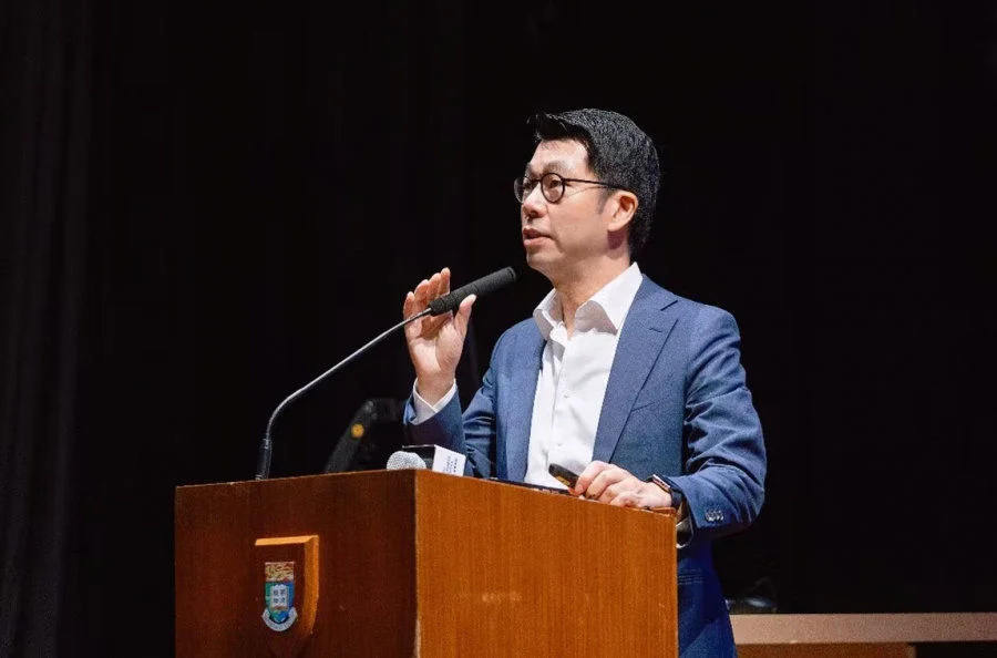 Professor Heiwai TANG, Associate Dean of HKU Business School, Victor and William Fung Professor in Economics, and Director of Asia Global Institute, delivers a keynote speech.    