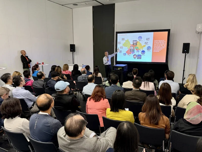 HKUMed actively organises various events in major international cities to attract outstanding scholars and students from around the world to join the Faculty, and to engage in exchanges with world renowned institutions for its further development. Dean Professor Chak-sing Lau will once again lead a delegation to London in May to hold a series of recruitment and alumni activities over two days.  