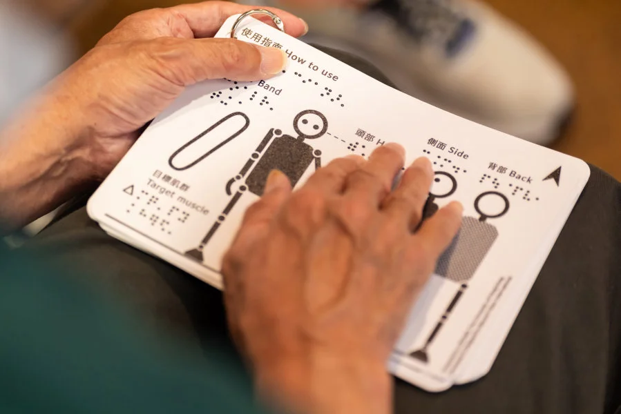 HKU has designed a set of tactile fitness cards which includes braille and tactile graphics to facilitate visually impaired individuals’ understanding of movements.  