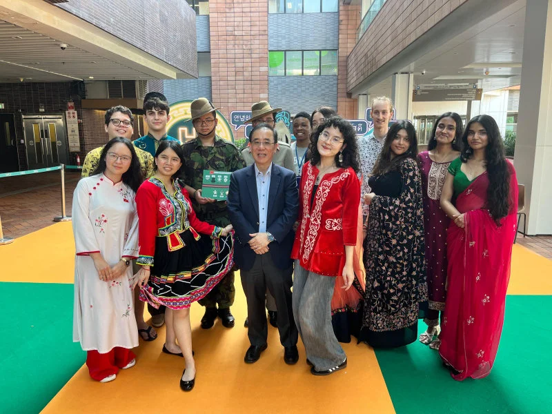 A group of international students from HKU organised a vibrant Cultural Carnival on campus.