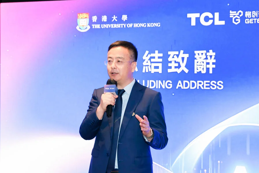 Professor Max Shen, Vice President of HKU deliver the closing.  