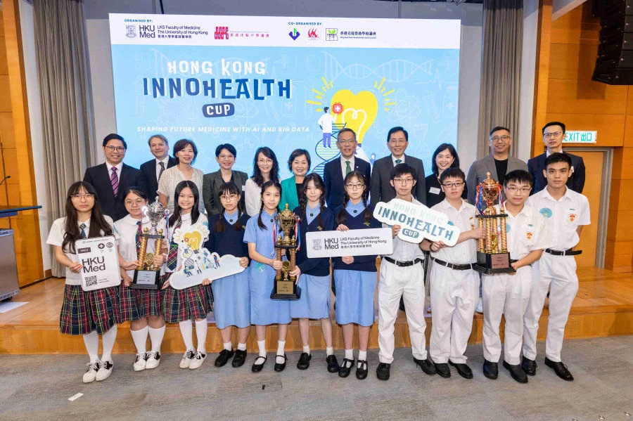 The winning teams: (first row, from right) King’s College (second runner-up), Kowloon True Light School (champion) and St Paul’s Convent School (first runner-up). Officiating guests: (second row, from right fifth to seventh) Professor Chak-sing Lau, Vice-President & Pro-Vice-Chancellor (Health) of HKU and Dean of Medicine; Dr Choi Yuk-lin, Secretary for Education; Principal Lee Yi-ying, Chairman of the Hong Kong Subsidized Secondary Schools Council; along with the competition coaches and judges.  