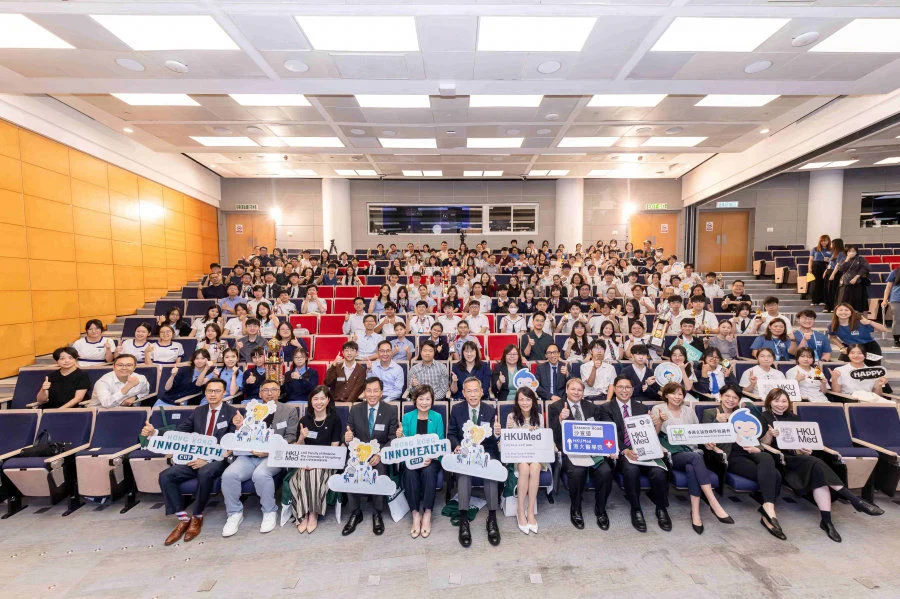 A total of 12 teams advanced to the final of the ‘Hong Kong InnoHealth Cup', each project showcasing the boundless potential of secondary school students. The winning teams will participate in a summer programme at HKUMed and Queen Mary Hospital, gaining hands-on clinical experience under the guidance of medical tutors to further expand their medical horizons.   