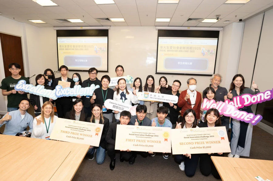 Three HKU student teams, who conceptualised social innovation initiatives to promote inclusivity for people with disabilities, assist pre-retirees, and facilitate dialogues on end-of-life care, were awarded first place (front row, center), second place (front row, right), and third place (front row, left) respectively at the 