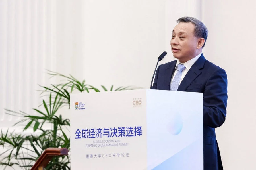 Prof. Zhenhua Mao, Professor in Economics of HKU Business School and Member of Chief Executive’s Policy Unit Expert Group, presents a keynote report.