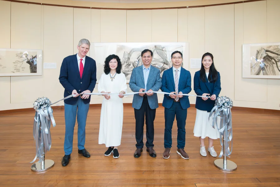 Officiating guests included UMAG Director Dr Florian Knothe,  Dr. Qiu Zhongming, artist Wang Xin, Dr. Chan Kwun Nam, Phil and UMAG Associate Curator Dr Shuo Hua (from left to right).