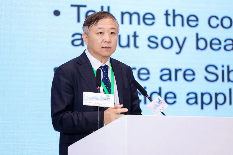 Prof GONG Peng, VP and Pro-Vice-Chancellor (Academic Development) of HKU and the Founding Director of ICCN delivered a keynote for the penal discussion on “AI for Earth”.