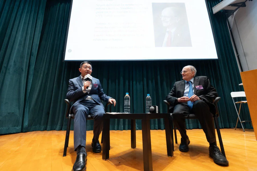 Professor Jin LI (left), the Zhang Yonghong Professor in Economics and Strategy and Director of the Centre for AI, Management and Organisation, joined Professor Thomas J. Sargent (right) for a fireside chat.