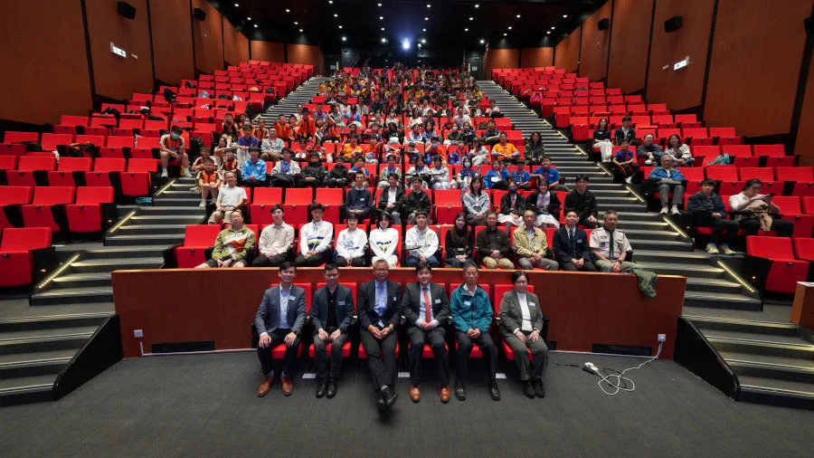 The keynote speeches and thematic seminars attracted more than a hundred scholars and primary and secondary school teachers and students.  