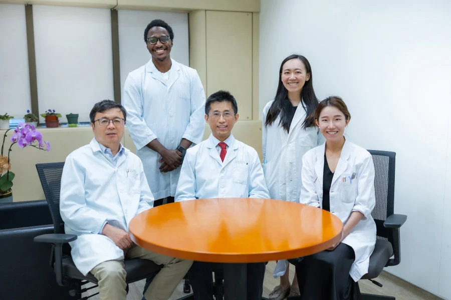 From Left to Right: Clinical Associate Professor Liwu Zheng, Assistant Professor John Adeoye, Clinical Professor Richard Su, Dr Joanna Ko, Clinical Assistant Professor Jane Jingya Pu.