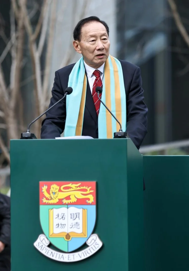 Dr Peter Wong Tung-shun, Chairman of the HKU Council, delivers a speech at the Grand Opening of the HKU Zhangjiang Base.